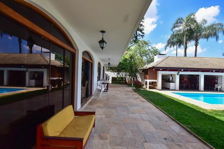 Casa à venda com 600m², 4 quartos e 10 vagas Casa à venda com 600m², 4 quartos e 10 vagasÁrea Externa