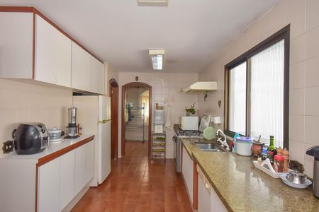 Casa à venda com 600m², 4 quartos e 10 vagas Casa à venda com 600m², 4 quartos e 10 vagasCozinha