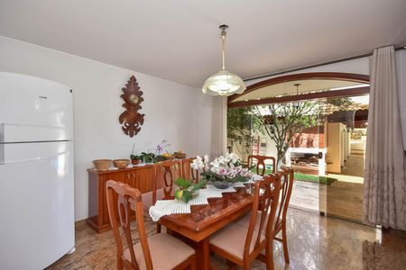 Casa à venda com 600m², 4 quartos e 10 vagas Casa à venda com 600m², 4 quartos e 10 vagasSala de Almoço