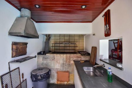 Casa à venda com 600m², 4 quartos e 10 vagas Casa à venda com 600m², 4 quartos e 10 vagasChurrasqueira