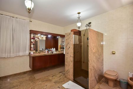 Casa à venda com 600m², 4 quartos e 10 vagas Casa à venda com 600m², 4 quartos e 10 vagasBanheiro Suíte 4