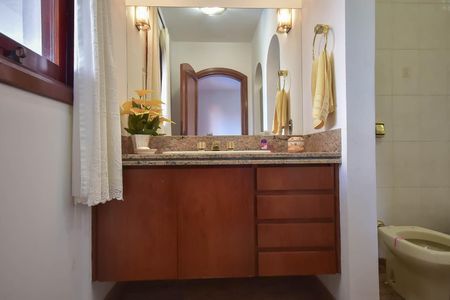 Casa à venda com 600m², 4 quartos e 10 vagas Casa à venda com 600m², 4 quartos e 10 vagasBanheiro Suíte 2