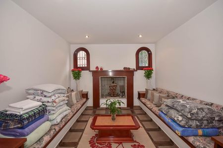 Casa à venda com 600m², 4 quartos e 10 vagas Casa à venda com 600m², 4 quartos e 10 vagasLareira