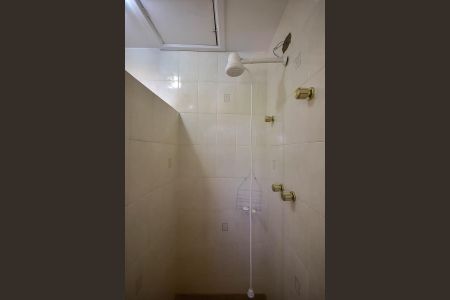 Casa à venda com 600m², 4 quartos e 10 vagas Casa à venda com 600m², 4 quartos e 10 vagasChuveiro do Banheiro da Suíte 2