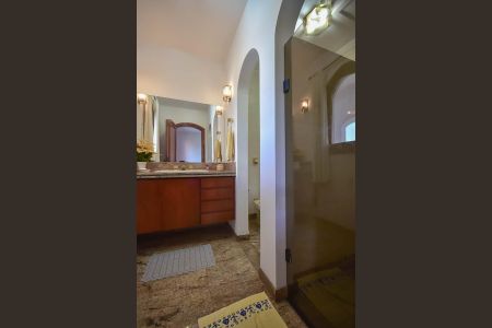 Casa à venda com 600m², 4 quartos e 10 vagas Casa à venda com 600m², 4 quartos e 10 vagasBanheiro Suíte 2