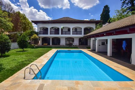 Casa à venda com 600m², 4 quartos e 10 vagas Casa à venda com 600m², 4 quartos e 10 vagasFachada Posterior