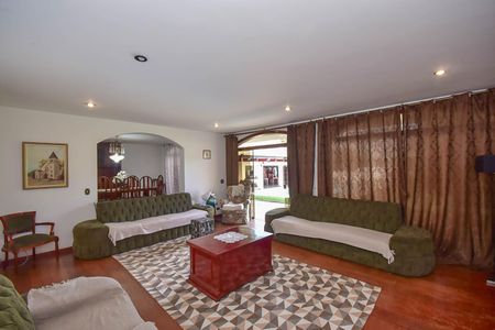 Casa à venda com 600m², 4 quartos e 10 vagas Casa à venda com 600m², 4 quartos e 10 vagasSala