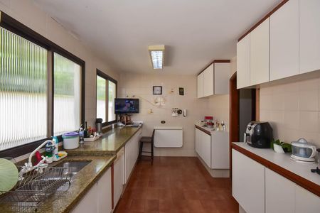 Casa à venda com 600m², 4 quartos e 10 vagas Casa à venda com 600m², 4 quartos e 10 vagasCozinha