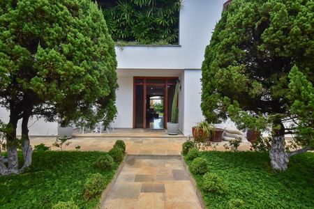 Casa à venda com 600m², 4 quartos e 10 vagas Casa à venda com 600m², 4 quartos e 10 vagasEntrada