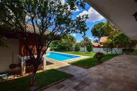 Casa à venda com 600m², 4 quartos e 10 vagas Casa à venda com 600m², 4 quartos e 10 vagasÁrea Externa