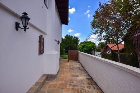 Casa à venda com 600m², 4 quartos e 10 vagas Casa à venda com 600m², 4 quartos e 10 vagasLateral