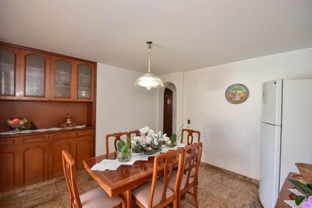 Casa à venda com 600m², 4 quartos e 10 vagas Casa à venda com 600m², 4 quartos e 10 vagasSala de Almoço