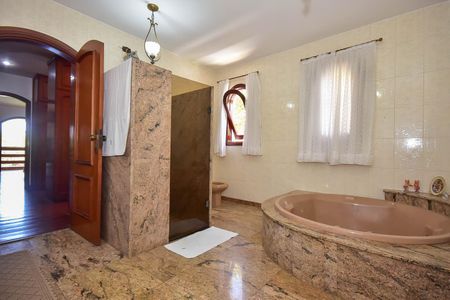 Casa à venda com 600m², 4 quartos e 10 vagas Casa à venda com 600m², 4 quartos e 10 vagasBanheiro Suíte 4