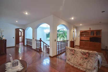 Casa à venda com 600m², 4 quartos e 10 vagas Casa à venda com 600m², 4 quartos e 10 vagasCorredor