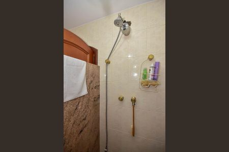 Casa à venda com 600m², 4 quartos e 10 vagas Casa à venda com 600m², 4 quartos e 10 vagasChuveiro do banheiro da Suíte 4