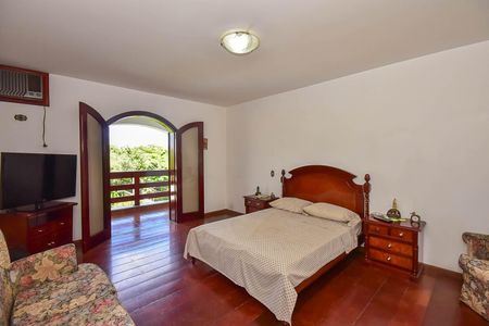 Casa à venda com 600m², 4 quartos e 10 vagas Casa à venda com 600m², 4 quartos e 10 vagasSuíte 4