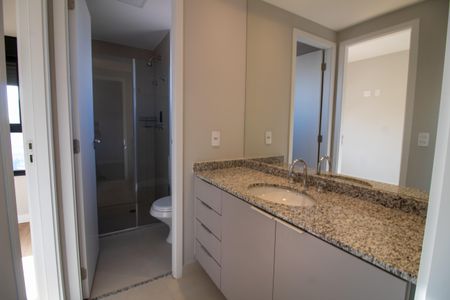 Apartamento para alugar com 91m², 3 quartos e 2 vagasBanheiro das Suítes Americanas 1 e 2