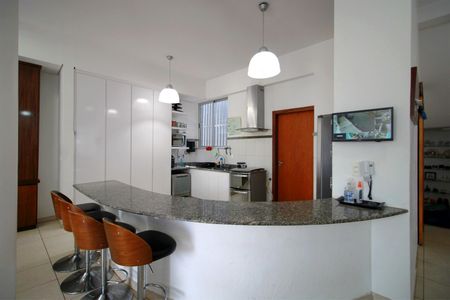 Casa à venda com 400m², 5 quartos e 4 vagasCozinha