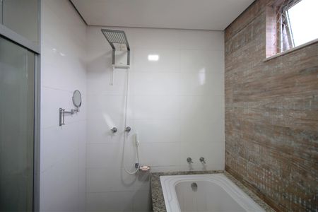 Casa à venda com 400m², 5 quartos e 4 vagasBanheiro da Suíte Master