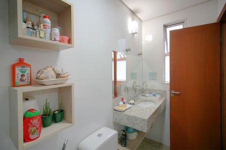 Casa à venda com 400m², 5 quartos e 4 vagasBanheiro da Suíte 2