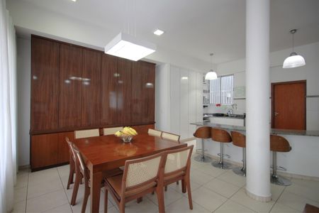 Casa à venda com 400m², 5 quartos e 4 vagasSala