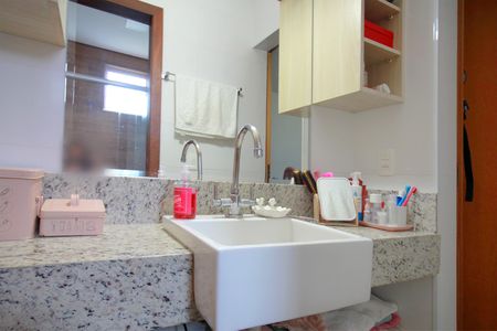 Casa à venda com 400m², 5 quartos e 4 vagasBanheiro das Semi Suítes