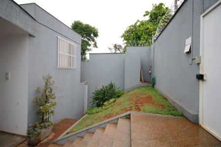 Casa à venda com 400m², 5 quartos e 4 vagasJardim frontal