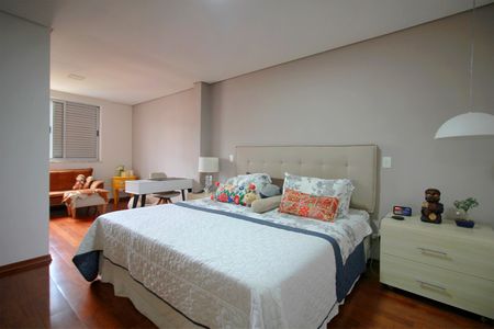 Casa à venda com 400m², 5 quartos e 4 vagasSuite Master