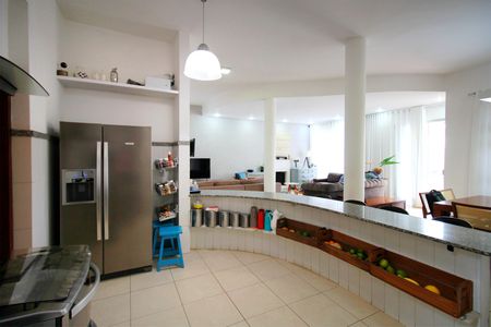 Casa à venda com 400m², 5 quartos e 4 vagasCozinha