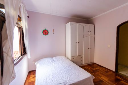 Casa à venda com 417m², 4 quartos e 6 vagas Casa à venda com 417m², 4 quartos e 6 vagasQuarto 2