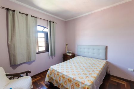 Casa à venda com 417m², 4 quartos e 6 vagas Casa à venda com 417m², 4 quartos e 6 vagasQuarto 3