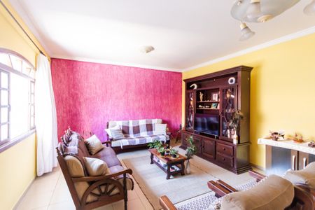 Casa à venda com 417m², 4 quartos e 6 vagas Casa à venda com 417m², 4 quartos e 6 vagasSala