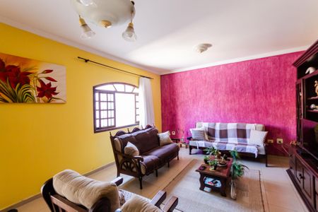 Casa à venda com 417m², 4 quartos e 6 vagas Casa à venda com 417m², 4 quartos e 6 vagasSala