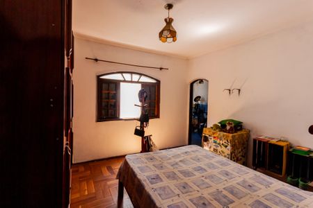 Casa à venda com 417m², 4 quartos e 6 vagas Casa à venda com 417m², 4 quartos e 6 vagasQuarto 4