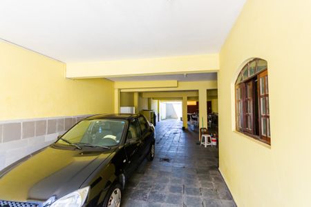 Casa à venda com 417m², 4 quartos e 6 vagas Casa à venda com 417m², 4 quartos e 6 vagasGaragem