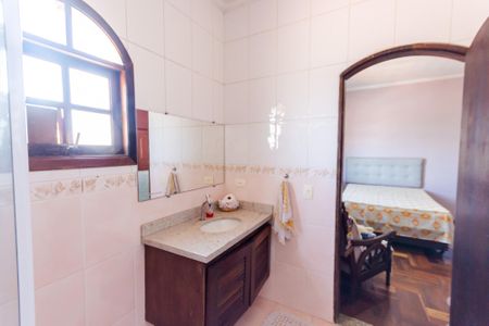 Casa à venda com 417m², 4 quartos e 6 vagas Casa à venda com 417m², 4 quartos e 6 vagasBanheiro do Quarto 3