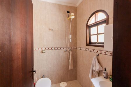 Casa à venda com 417m², 4 quartos e 6 vagas Casa à venda com 417m², 4 quartos e 6 vagasBanheiro do Quarto 2