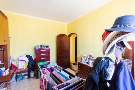 Casa à venda com 417m², 4 quartos e 6 vagas Casa à venda com 417m², 4 quartos e 6 vagasQuarto de Serviço