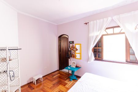 Casa à venda com 417m², 4 quartos e 6 vagas Casa à venda com 417m², 4 quartos e 6 vagasQuarto 2