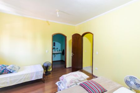 Casa à venda com 417m², 4 quartos e 6 vagas Casa à venda com 417m², 4 quartos e 6 vagasQuarto 1