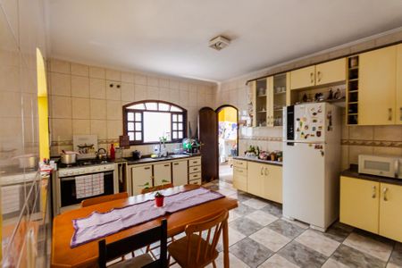 Casa à venda com 417m², 4 quartos e 6 vagas Casa à venda com 417m², 4 quartos e 6 vagasCozinha