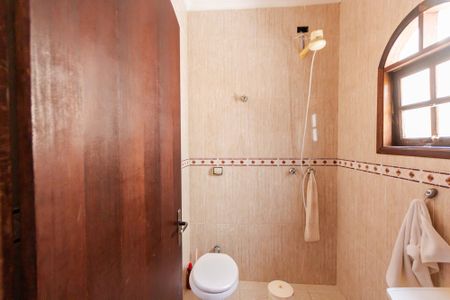 Casa à venda com 417m², 4 quartos e 6 vagas Casa à venda com 417m², 4 quartos e 6 vagasBanheiro do Quarto 2