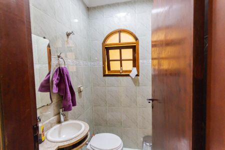 Casa à venda com 417m², 4 quartos e 6 vagas Casa à venda com 417m², 4 quartos e 6 vagasBanheiro Social