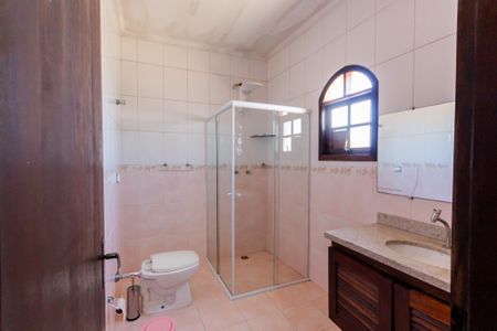 Casa à venda com 417m², 4 quartos e 6 vagas Casa à venda com 417m², 4 quartos e 6 vagasBanheiro do Quarto 3