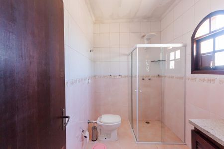 Casa à venda com 417m², 4 quartos e 6 vagas Casa à venda com 417m², 4 quartos e 6 vagasBanheiro do Quarto 3