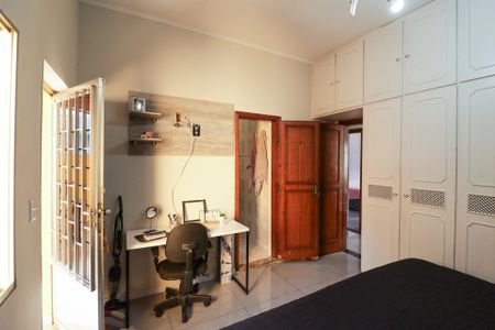 Casa à venda com 220m², 3 quartos e 2 vagasSuíte