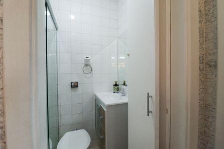 Casa à venda com 220m², 3 quartos e 2 vagasQuarto de Serviço e Banheiro de Serviço