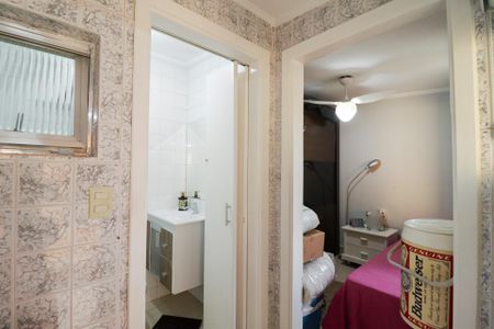 Casa à venda com 220m², 3 quartos e 2 vagasQuarto de Serviço e Banheiro de Serviço