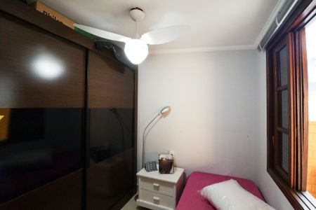 Casa à venda com 220m², 3 quartos e 2 vagasQuarto de Serviço e Banheiro de Serviço