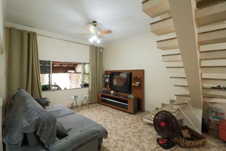 Casa à venda com 220m², 3 quartos e 2 vagasSala